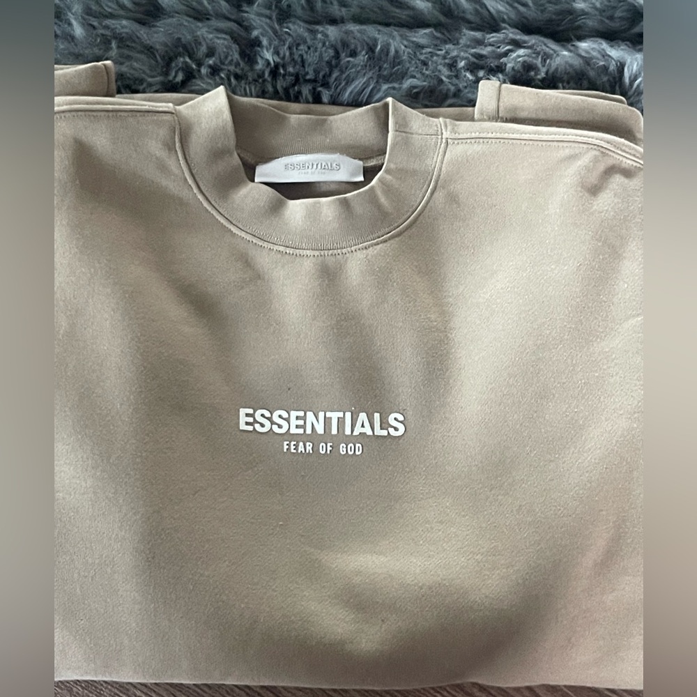 Essentials Fear of God Crew Neck( Unisex) 👚/👕